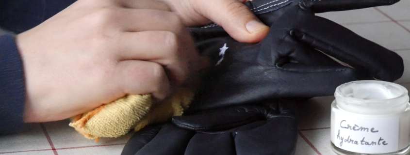 Guide: How to take care of your gloves and when to change them?