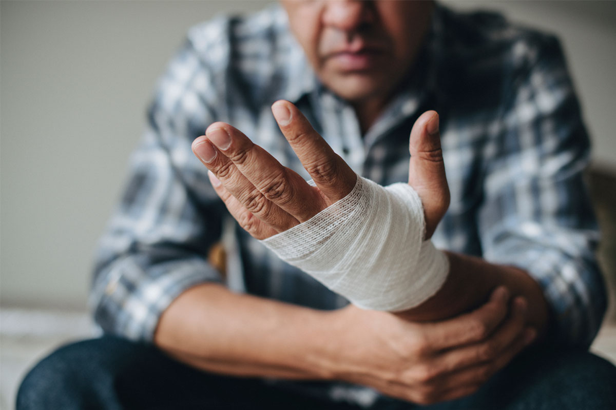 Hand injury: how to make a wound heal quickly?